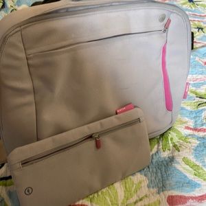 Gray and pink Belkin laptop bag